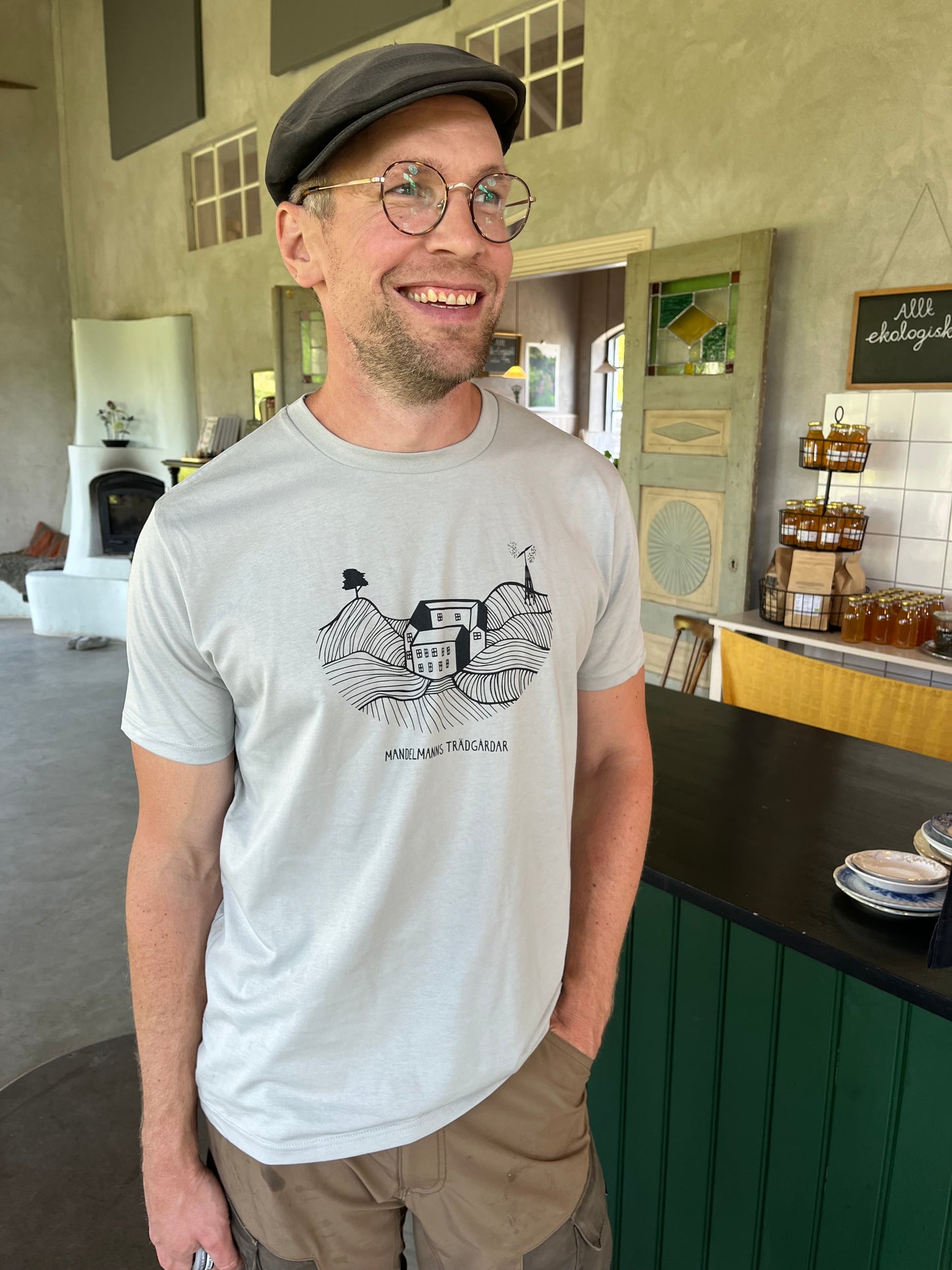 T-tröja med gårdsvy