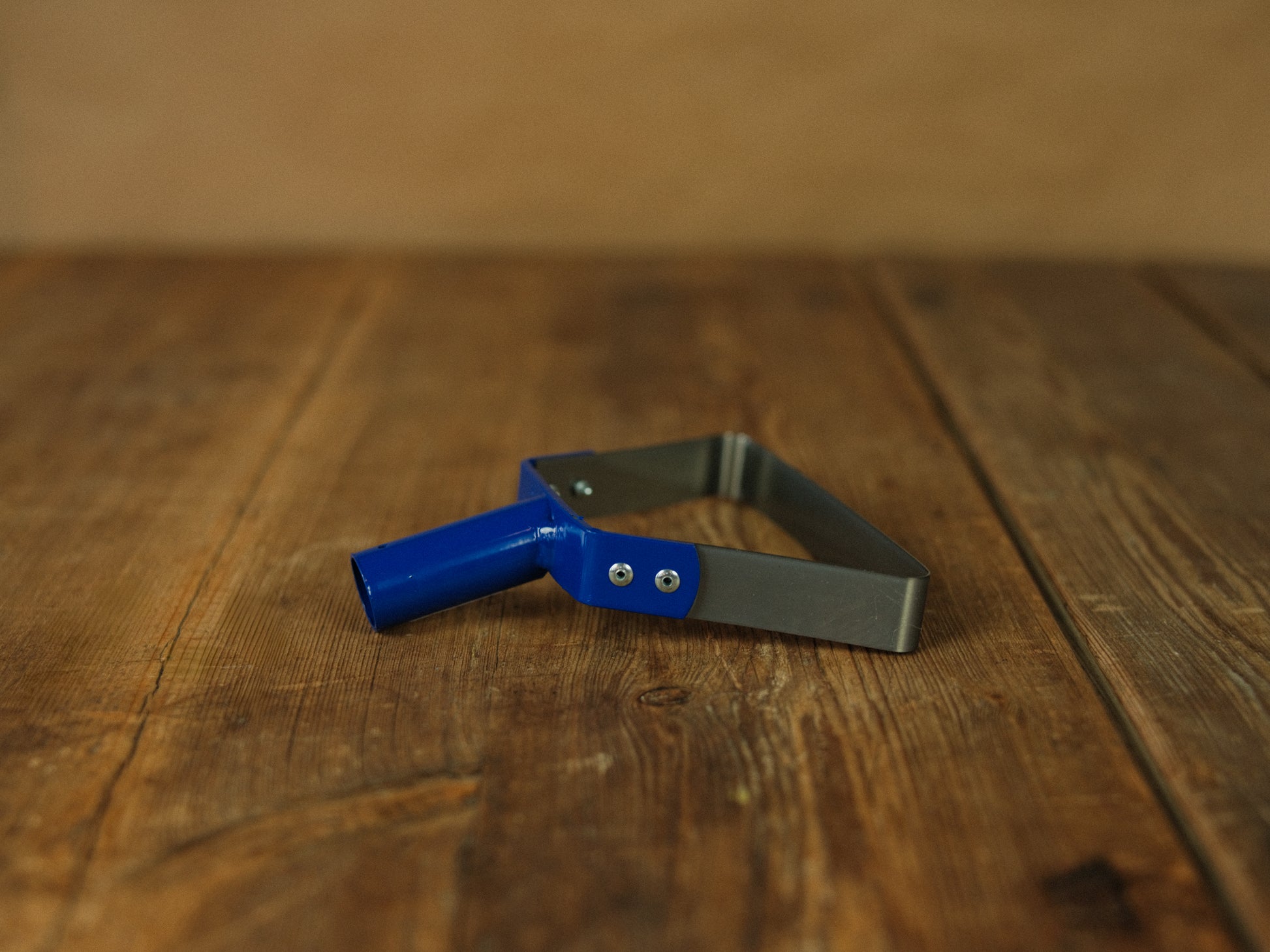 Stor bygelhacka för trädgårdsarbete