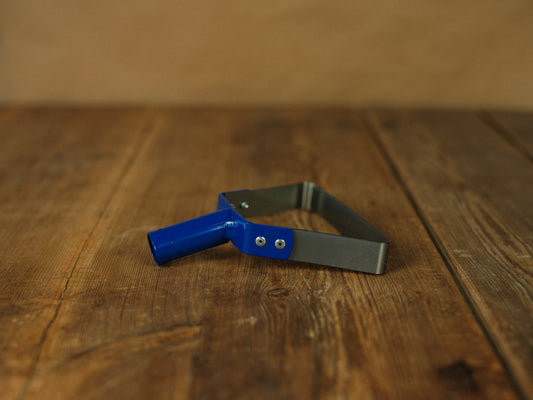 Stor bygelhacka för trädgårdsarbete