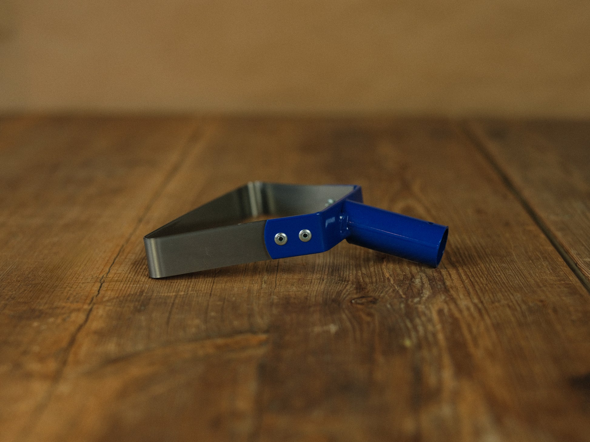 Stor bygelhacka för trädgårdsarbete