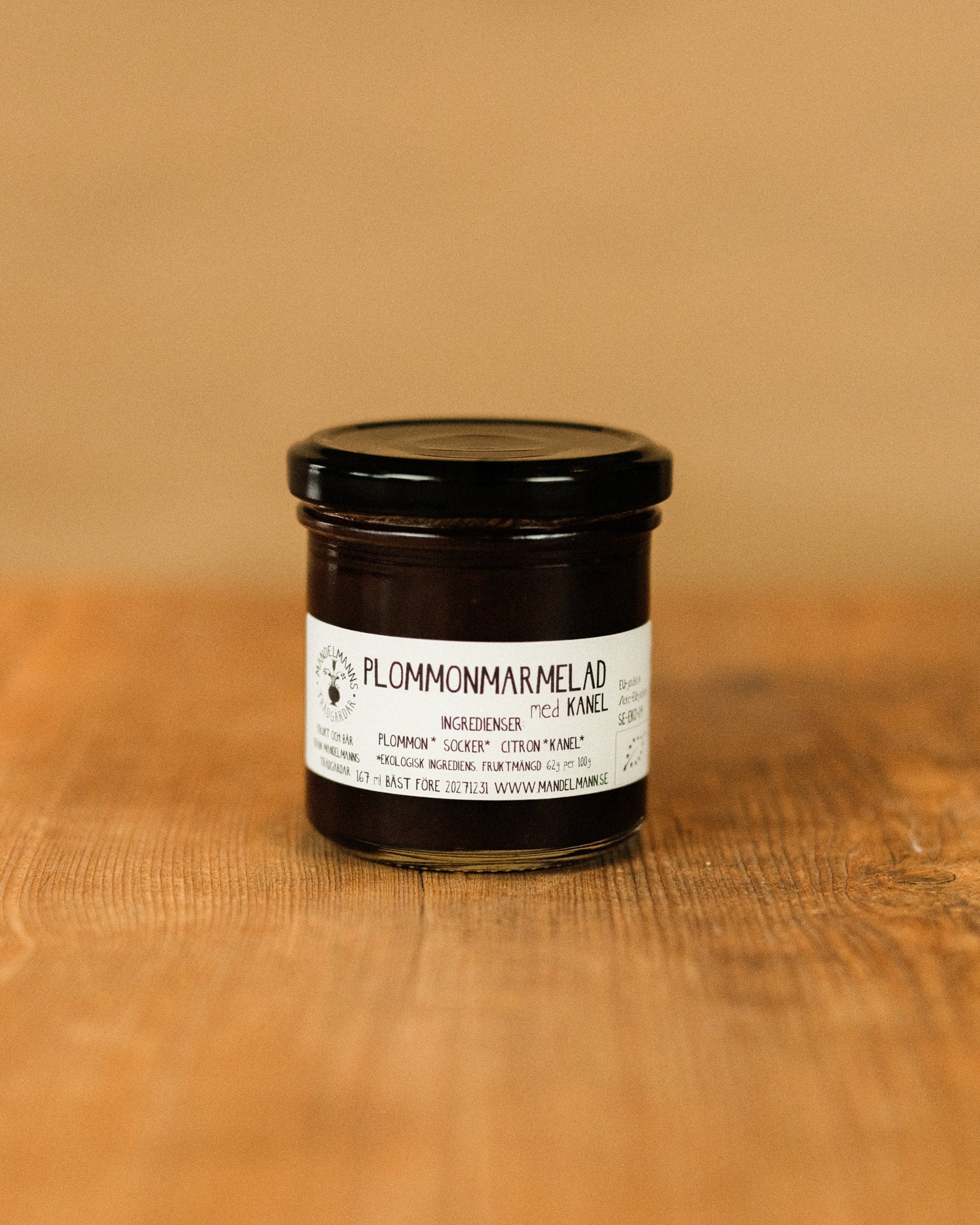 Burk med hemlagad plommonmarmelad med kanel från Mandelmanns