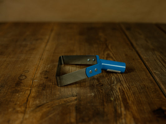 Mellanstor bygelhacka för trädgårdsarbete